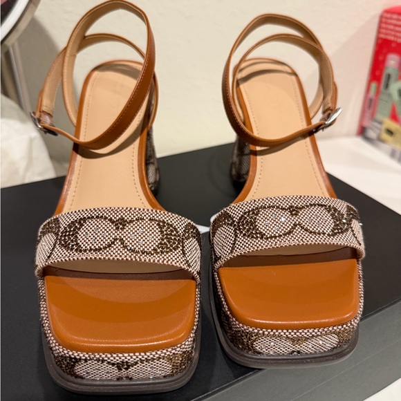 Signature Crystal Platform Sandal Coach 2026 - Picture 3 of 6